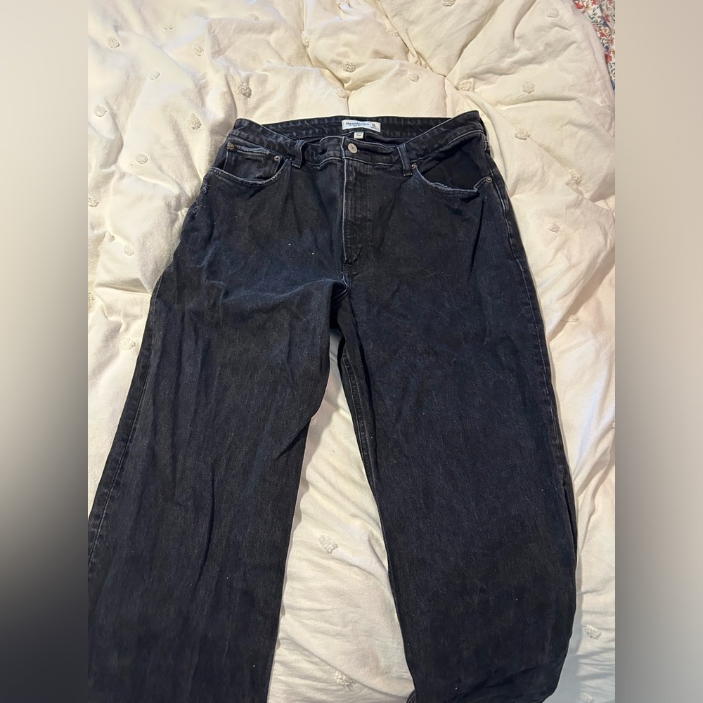 Abercrombie Curve love 90s relaxed high rise in black distressed